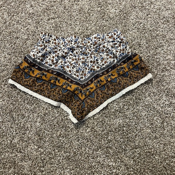 Forever 21 Shorts - Picture 3 of 4